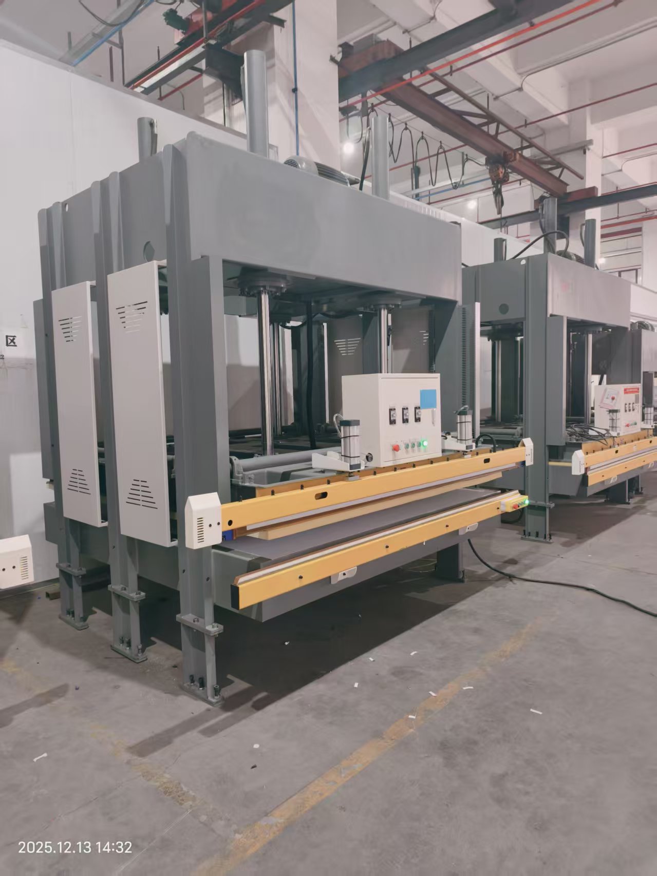 export order sofa(mattress) compress roll packing machine was finished